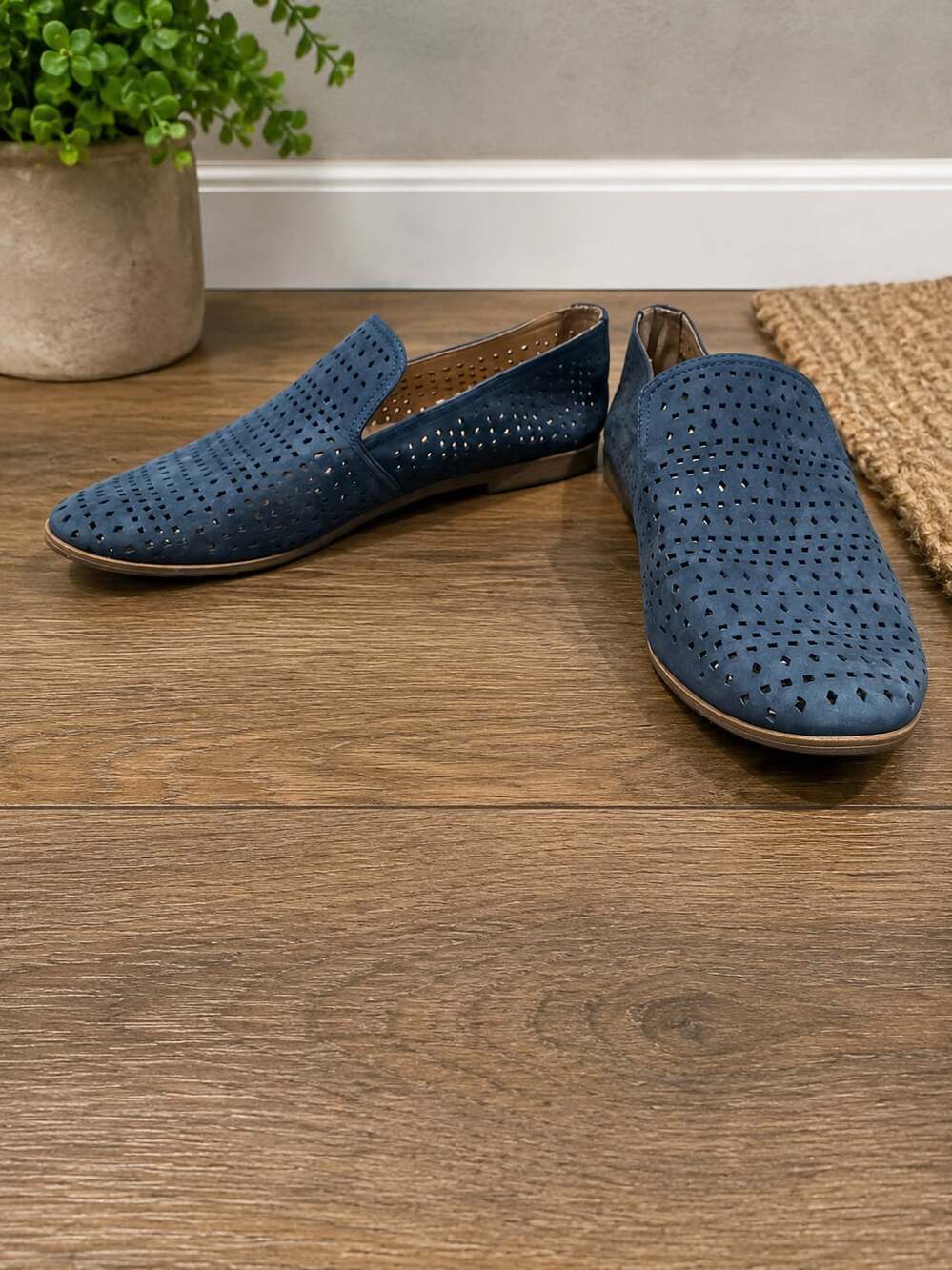 Franco Sarto Faryn Blue Perforated Leather Loafers Slip On Flats Women’s 10